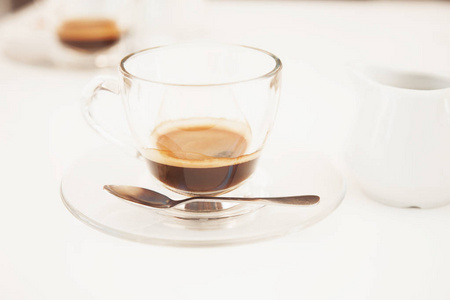 咖啡时间。咖啡杯作为工作休息的象征新鲜口味新鲜概念