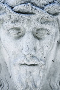 古色古香的耶稣基督荆棘皇冠苦难雕像宗教信仰死亡复活永恒概念