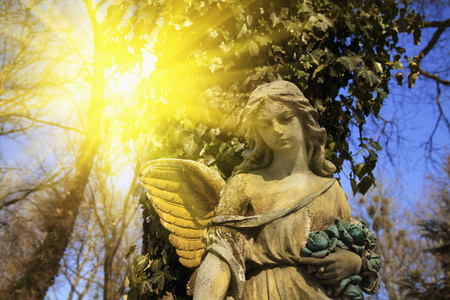 阳光下的奇妙天使建筑雕像原型宗教信仰