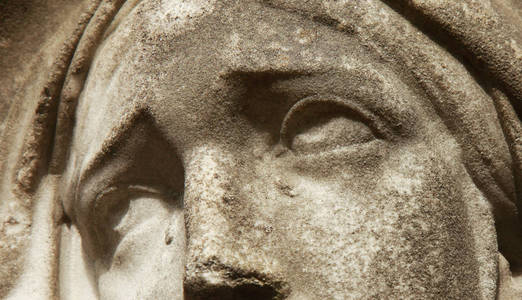 圣母玛利亚是爱和善良的象征古董雕像的碎片