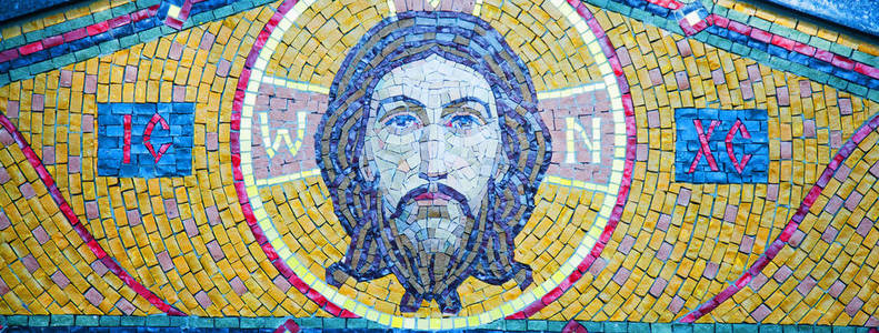 耶稣基督荆棘冠雕像的脸