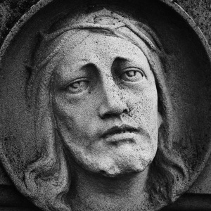 古董雕像的碎片，耶稣基督作为爱信仰和宗教的象征。