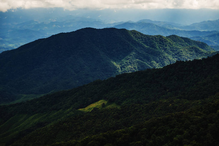 泰国南省山区景观。