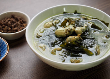 韩国菜，牡蛎，海藻汤，米约克古