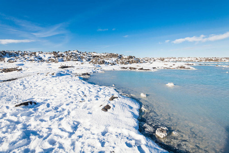 冰岛冬季美丽的蓝色泻湖景色