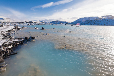 冰岛冬季美丽的蓝色泻湖景色图片