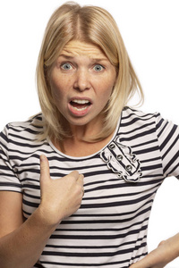 年轻女子脸上带着不安的情绪,脸色苍白照片