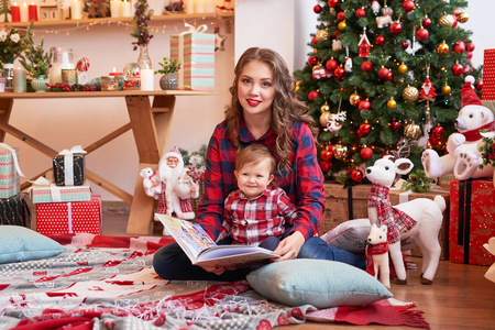 s photo session of a family with a small child