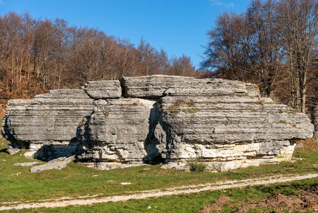 石灰岩莱西尼亚ValledelleSfingi威尼托维罗纳意大利欧洲区域自然公园中不寻常的岩溶侵蚀地层