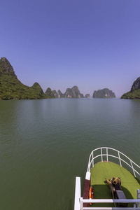 哈龙湾降龙湾亚洲热门旅游目的地的美丽全景。 越南南海的顿金湾。