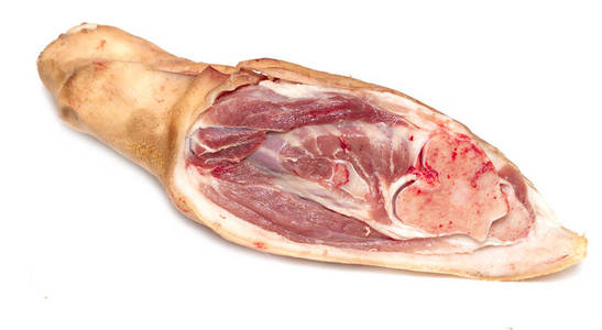 白色背景上的猪肉指节肉