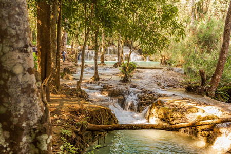 绿松石池在TATKuangSi瀑布附近的拉邦老挝。