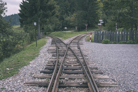 股票的铁轨图片