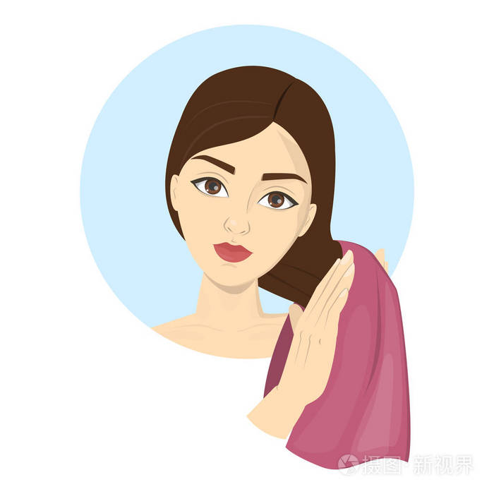 妇女烘干她的头发用毛巾