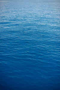 纯净的海水. 干净的湖面照片