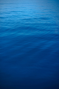 蓝色湖泊水图片-蓝色湖泊水素材-蓝色湖泊水插画-摄图新视界