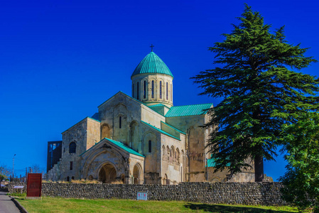 巴格拉蒂大教堂或休眠大教堂也称为库塔伊西大教堂在库塔伊西市，格鲁吉亚