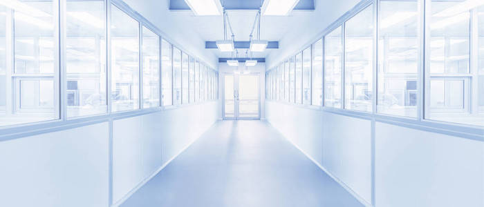 现代内部科学实验室或工业工厂背景，网关和明亮的荧光灯