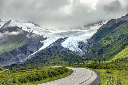瓦尔德斯阿拉斯加附近威廉王子声音上的沃辛顿冰川景色
