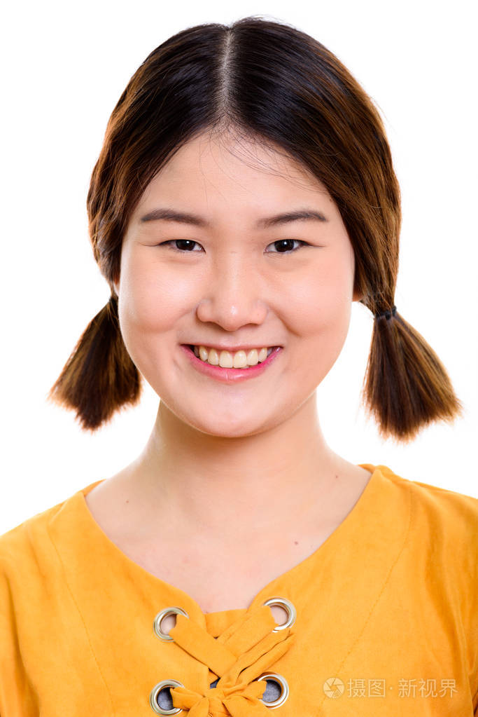 张笑着辫子的年轻快乐亚洲女人的脸照片-正版商用图片14kjq1-摄图新