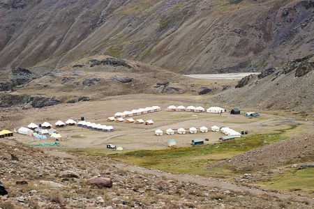 在山区为旅客准备的露营地