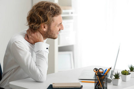 上班族脖子疼图片