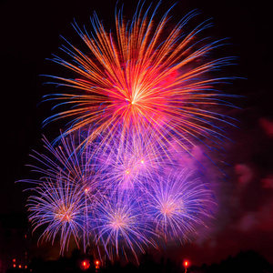 五颜六色的光烟花图片