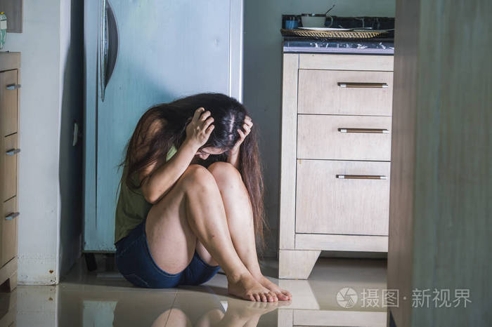 害怕家庭暴力和的受害者,抑郁和焦虑,感到无助和孤独