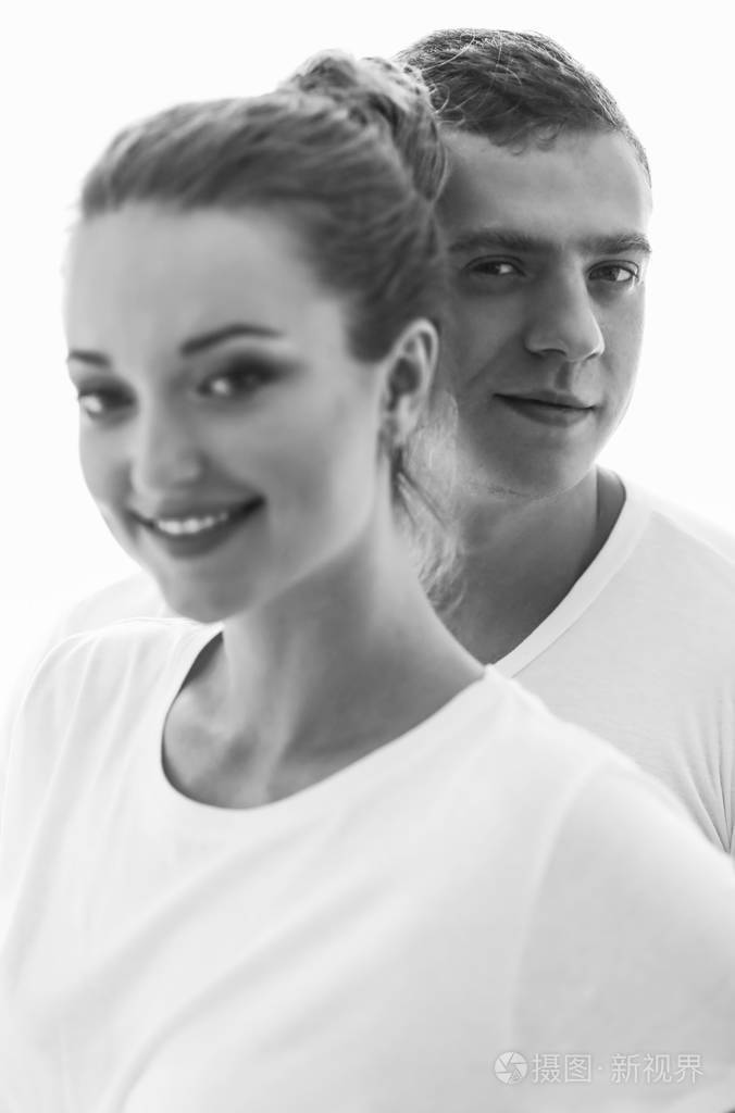 年轻的情人. 恋爱中的人. 黑白照片性感情侣.