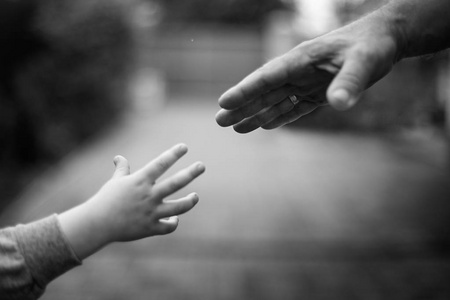 父母爱子女图片