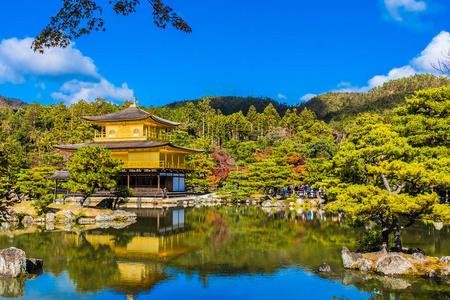 美丽的金阁寺，拥有日本京都的金色帕万地标