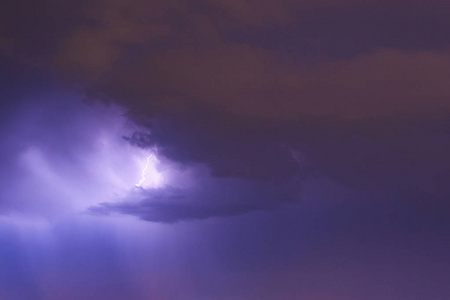 夜间雷雨有闪电