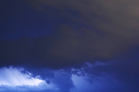 夜间雷雨有闪电