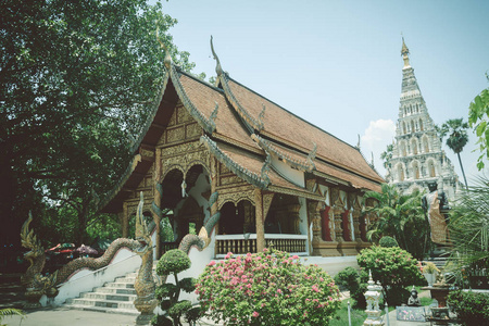 美丽的WATCHEDILIAM方形宝塔的寺庙是威冈考古区唯一的一座古寺，它仍然是泰国的一座工作寺庙。