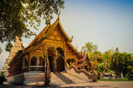 美丽的WATCHEDILIAM方形宝塔的寺庙是威冈考古区唯一的一座古寺，它仍然是泰国的一座工作寺庙。