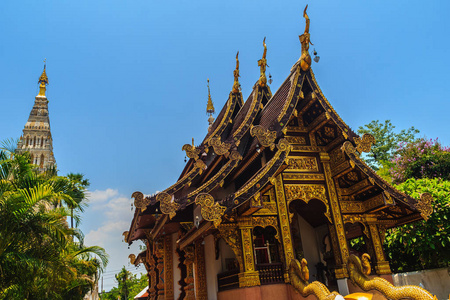 美丽的WATCHEDILIAM方形宝塔的寺庙是威冈考古区唯一的一座古寺，它仍然是泰国的一座工作寺庙。