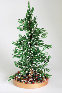 装饰圣诞树。 珠子的圣诞树。