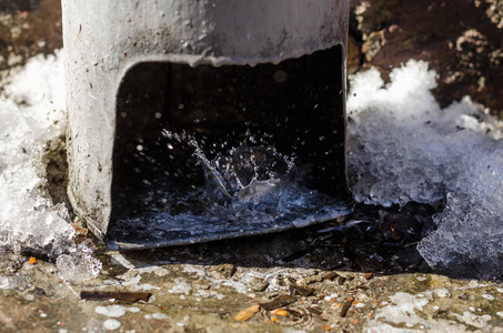 管道漏水图片