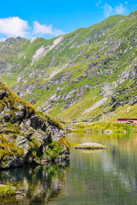 巴莱湖位于transfagarasan路的入口。