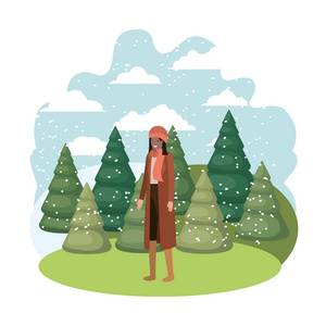 年轻的女人与冬天的衣服和冬天的松树头像字符