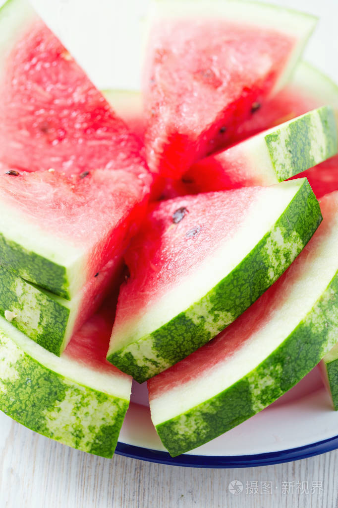 西瓜在桌子上特写