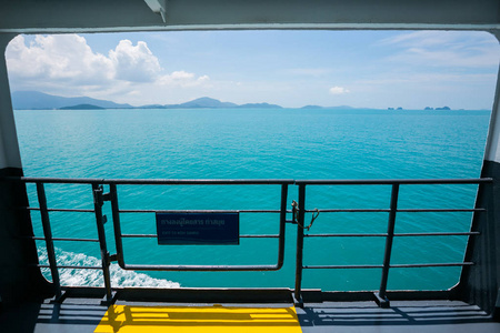 在渡船上看到KohSamui。