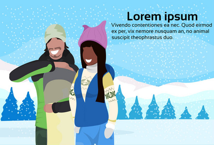 混合比赛滑雪者夫妇拿着设备快乐的男人女人寒假活动概念女性卡通人物肖像复制空间平