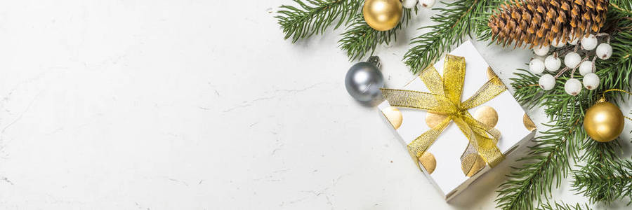 圣诞节背景与黄金礼物盒和装饰