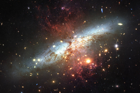 星云和深空的恒星。 宇宙艺术科幻壁纸。 这幅图像的元素由美国宇航局提供。