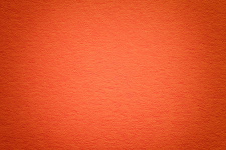 复古深红纸背景的纹理与维内特。 带有框架的致密橙色牛皮纸板的结构。 感觉梯度背景特写。