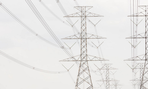 能源和通讯用电力线杆图片