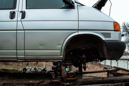 这辆车的轮子图片