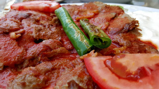 番茄酱和青辣椒炖肉