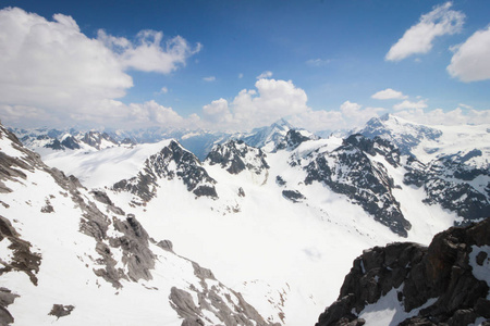 mt. 瑞士Titlis从360度的角度全景了瑞士的热门旅游景点。